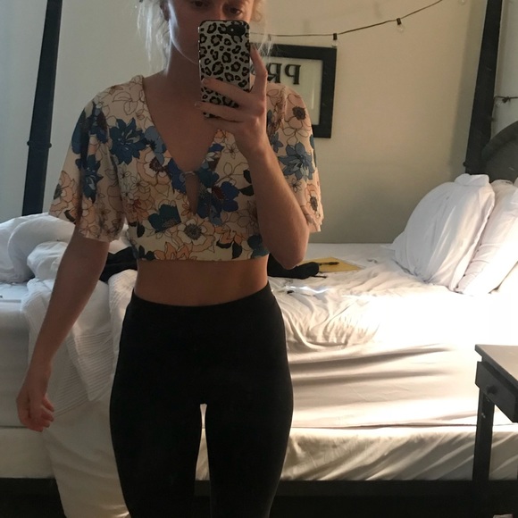 Zara Tops - Zara crop top